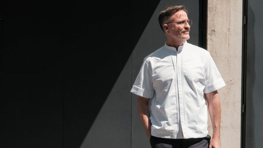 CÓMO ELEGIR UNIFORMES PARA RESTAURANTE SEGÚN EL TIPO DE SERVICIO (FINE DINING VS CASUAL)