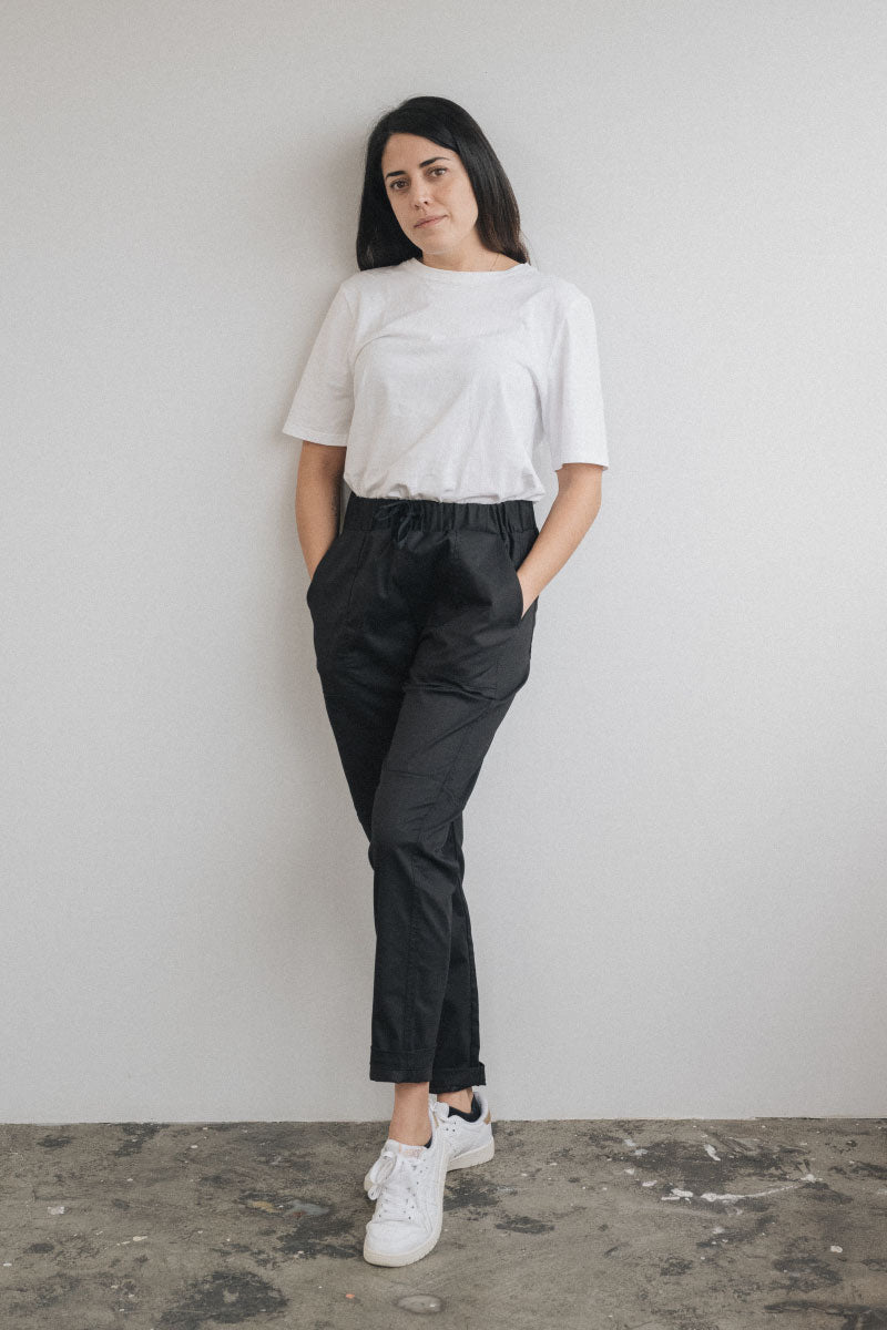 Pantalón tipo jogger para staff: por qué mejora la jornada (y para quién aplica)