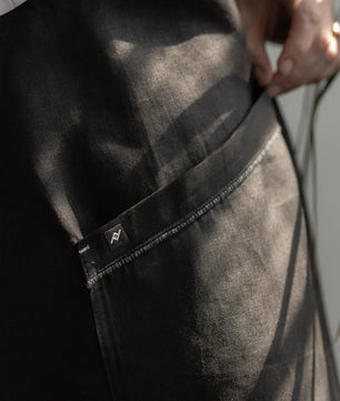 Mandil cruzado lino azabache